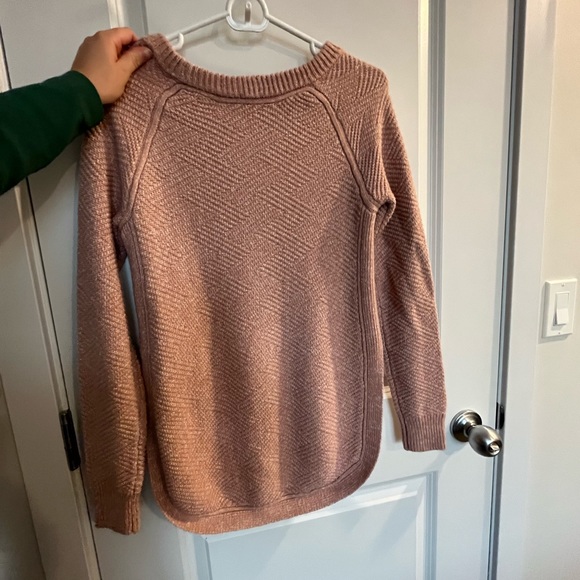 **SOLD** Pink knit sweater - Picture 2 of 3